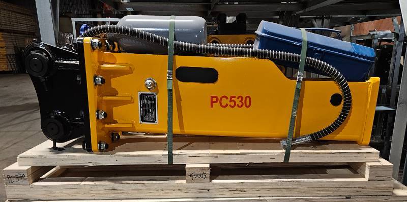lot 5479 image: Unused 2025 BOX type PC 530 Hydraulic Hammer with 40mm pins to fit 25-ton excavator