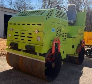 lot 5290 image: Unused Road Roller - Pavement & Dirt Smoother Machine - Water System - Auto Variable Speed One Lever Control
