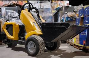 lot 2010 image: UNUSED Hydraulic Mini Skid Steer 23hp 3-Wheel Drive w Zero Turn Radius HR230 - R740 23hp Engine w 2-Speed Transmission - 44in Bucket