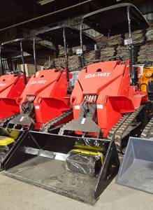 lot 2007 image: Unused - AGTCFG Mini Track Loader SDA-140T 15Hp, Gas Engine 43in Bucket, Auxiliary Hydraulics 7in Track Width