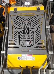 lot 5321 image: Unused SDLANCH SDLL60 Hydraulic Mini Skid Steer Loader 1500lb Operating Capacity - AKA The Autobot Skid Steer For Transformer Fans - Check Out The Pics