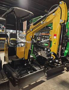 lot 2015 image: UNUSED - AGT-H12 1 Ton Mini Excavator - Briggs & Stratton Gas Engine