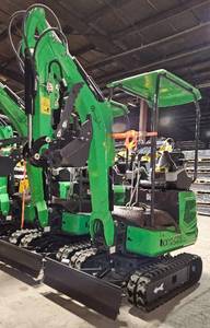 lot 2012 image: UNUSED - AGT-KX12-CDB 1 Ton Mini Excavator Briggs & Stratton Gasoline Engine, Pilot Controls, Side Swing Arm w Hydraulic Thumb & Automated ExpandableRetractable TracksChassis
