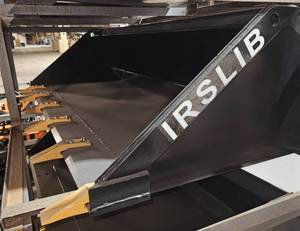 lot 5251 image: Unused Heavy Duty 72in Skid Steer Bucket with Teeth IRSLIB