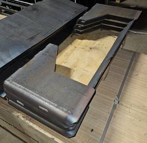 lot 3065 image: Unused Wolverine QMP1-16-10T Ecotric 38 Thick Quick Tach Cut Out Mount Plate