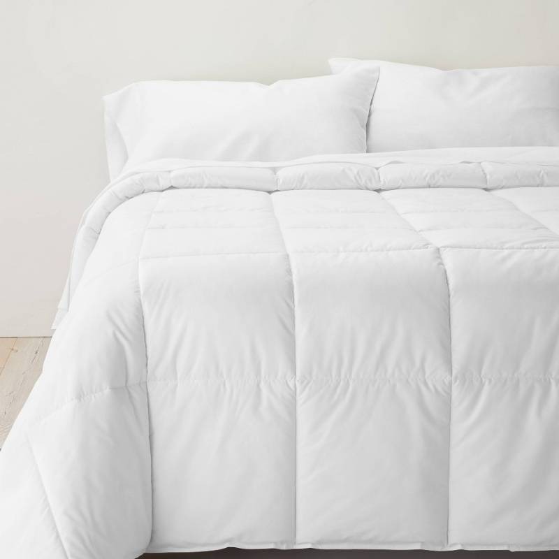 lot 40082 image: King All Season Premium Down Alternative Comforter - Casaluna�� Hypoallergenic, 250 Thread Count, OEKO-TEX Certified - Retail $135