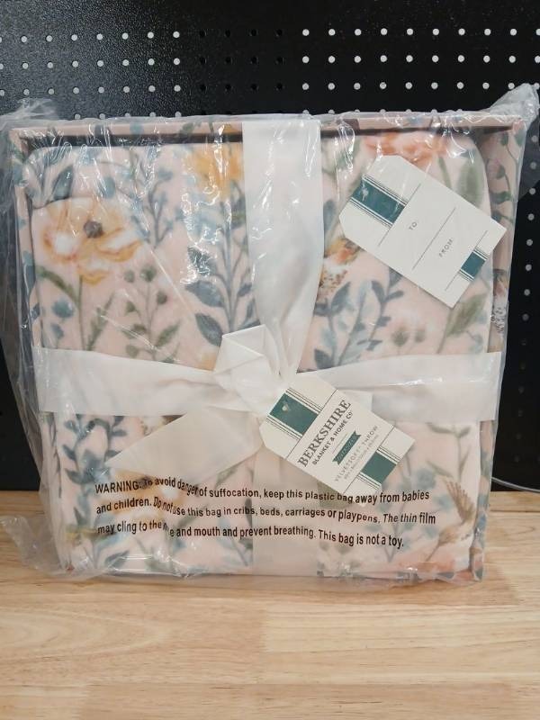 lot 40089 image: Berkshire Blanket & Home Co. Floral Velvet Throw - Retail $29
