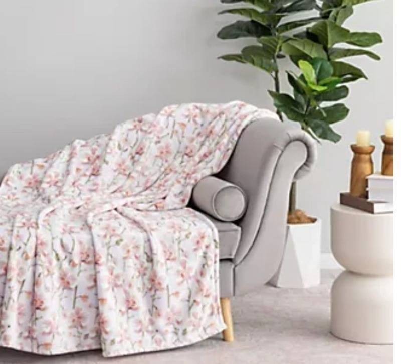 lot 42293 image: Berkshire Velvetsoft Throw 60 x 80 inch. Orchid  - Retail $29