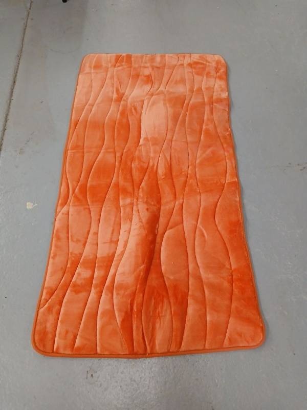 lot 42296 image: Bath Mat 38 x 24 inches Coral - Retail $25