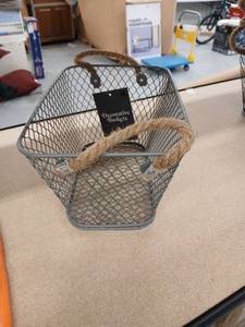 lot 40419 image: Industrial Metal Mesh Storage Basket with Jute Handles 9.8 inches L x 6.5 inches W x 5.1 inches H - Retail $10