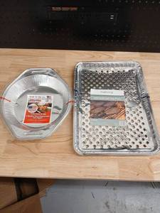lot 40452 image: BBQ Grill Foil Drip Pans and Pie Pans Set - Retail $12