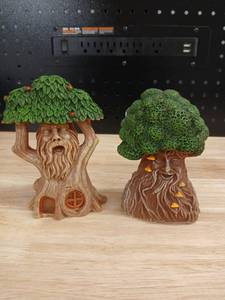 lot 40457 image: Enchanted Tree House Figurines - Retail $25