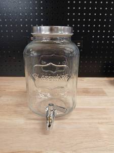 lot 40458 image: Glass Beverage Dispenser with Spigot - Retail $15