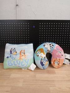 lot 40476 image: Bluey Character Decorative Pillow Set - Retail $25