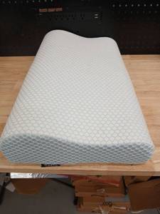 lot 40513 image: Memory Foam Contour Pillow with Cooling Technology - Retail $25