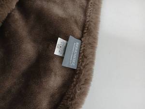 lot 40518 image: Berkshire Plush Brown Throw Blanket Wearable with pockets 58 x 65 - Retail $40
