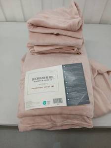 lot 40522 image: Berkshire Velvetsoft Sheet Set - Blush Pink Twin XL - Retail $40