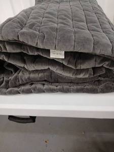 lot 40523 image: Threshold Gray Quilted Velvet Blanket King - Retail $90