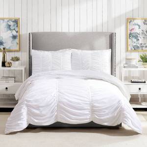 lot 40527 image: Modern Heirloom FullQueen Comforter White has 2 pillow cases - Retail $75