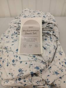 lot 40532 image: Queen Performance Sheet Set Blue Floral Print - Retail $45