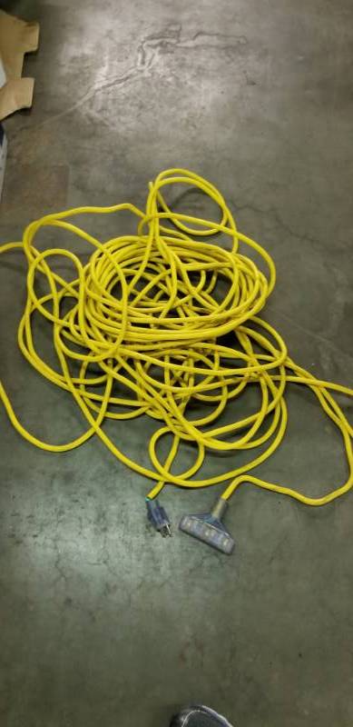 lot 2213 image: Heavy duty extension cord