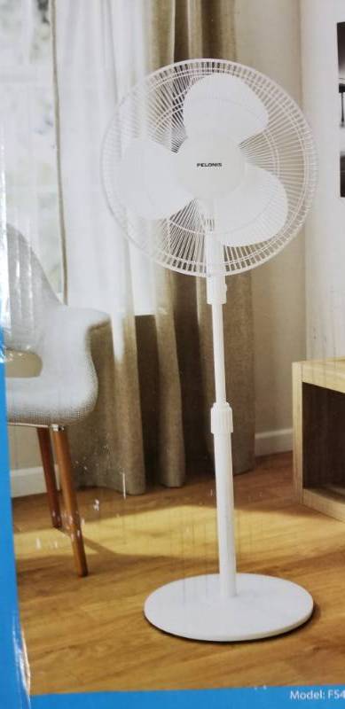 lot 2232 image: Pelonis 16-in 3-speed Oscillating Stand Fan - White - Fs40-8m