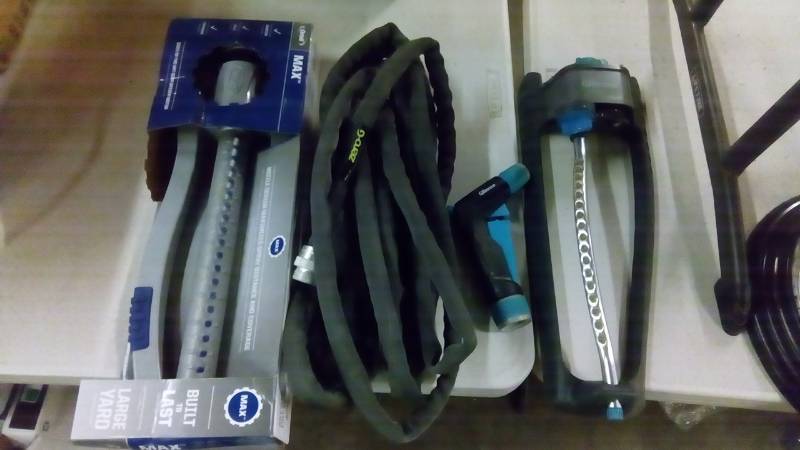 lot 2249 image: lot of garden watering supplies