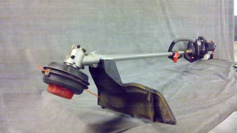 lot 2289 image: Troy-Bilt 2-cycle model tb2044 gas weed eater Straight Shaft
