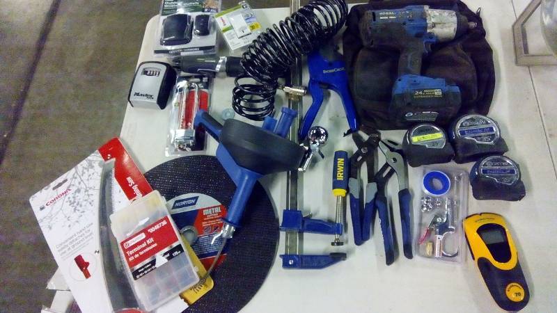 lot 2303 image: Bulk Lot tools and Hardware