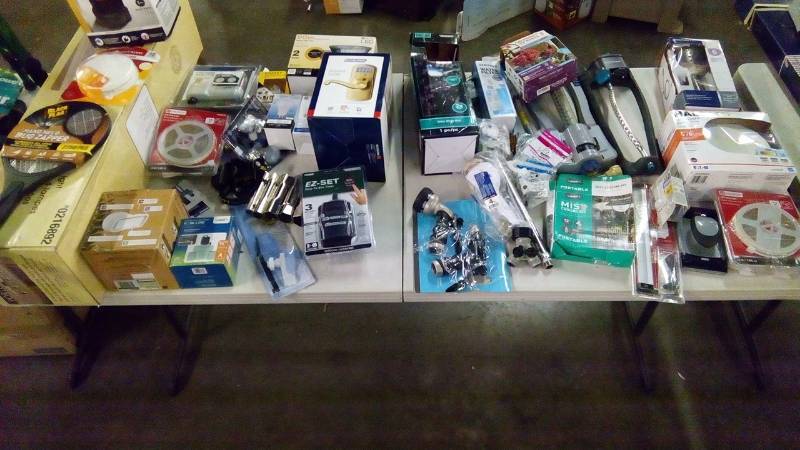 lot 2305 image: bulk lot of items on table