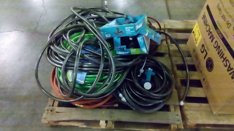lot 2307 image: pallet lot of garden hoses and sprinklers