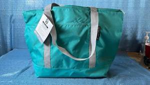 lot 4021 image: Members Mark Dual Carry Insulated Shopper Bag - Retail $10