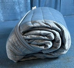 lot 4028 image: Hudson & Main Cooling Throw Blanket 60 x 70 - Retail $17