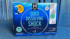lot 5001 image: Members Mark Quick Dissolving Shock, Step 3, Stabilized for all Pools and Spas, 20 pack of 1lb Pouches and 10 Test Strips