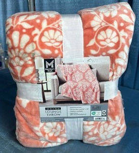 lot 5019 image: Members Mark Coral Floral Lounge Throw Blanket, 60in x 70in - Retail $25