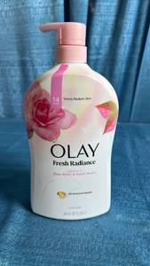 lot 6001 image: Olay Fresh Radiance Body Wash - Rose Water & Sweet Nectar - Retail $8