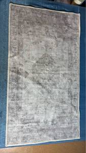 lot 7015 image: Members Mark Grey Art Accent Rug with White Border