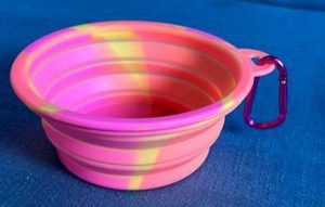 lot 7017 image: Collapsible Silicone Pet Bowl with Carabiner - Retail $8