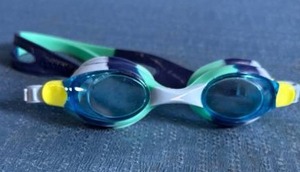 lot 7032 image: Youth Speedo Swimming Goggles