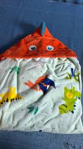 lot 7033 image: Members Mark Dinosaur Hooded Towel