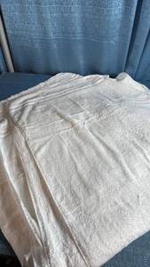 lot 7050 image: Members Mark Plush White Cotton Bath Towel 5 pc Set
