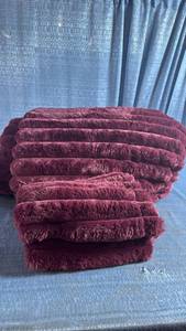 lot 7056 image: Queen Sized Burgundy Plush Comforter & Pillow Case Set of 4