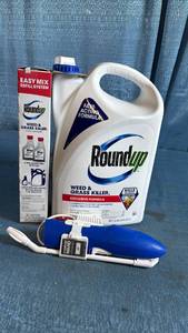 lot 7067 image: Roundup Weed Killer Bundle with Comfort Wand