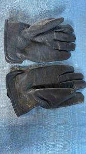 lot 7069 image: Plainsman Premium Cowhide Leather Gloves