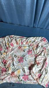 lot 7073 image: Floral Pattern Cotton Fitted Crib Sheet