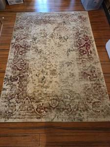 lot 103 image: London Contemporary Floral Area Rug in Cream and Burgundy