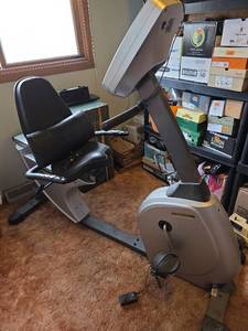 lot 110 image: Horizon B600 Performance Recumbent Exercise Bike