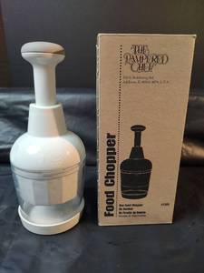 lot 202 image: NIB Pampered Chef Food Chopper #2585 - Made in Germany