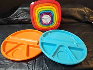 lot 208 image: NIP Rainbow Color Food Storage Container Set with Divided Plates