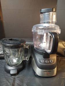 lot 212 image: Black & Decker Multi Speed PowerPro Food Processor FP2620S with Plastic and Glass Bowls and Multiple Attachments
